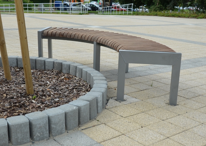 Curved Line Palisade Granit
